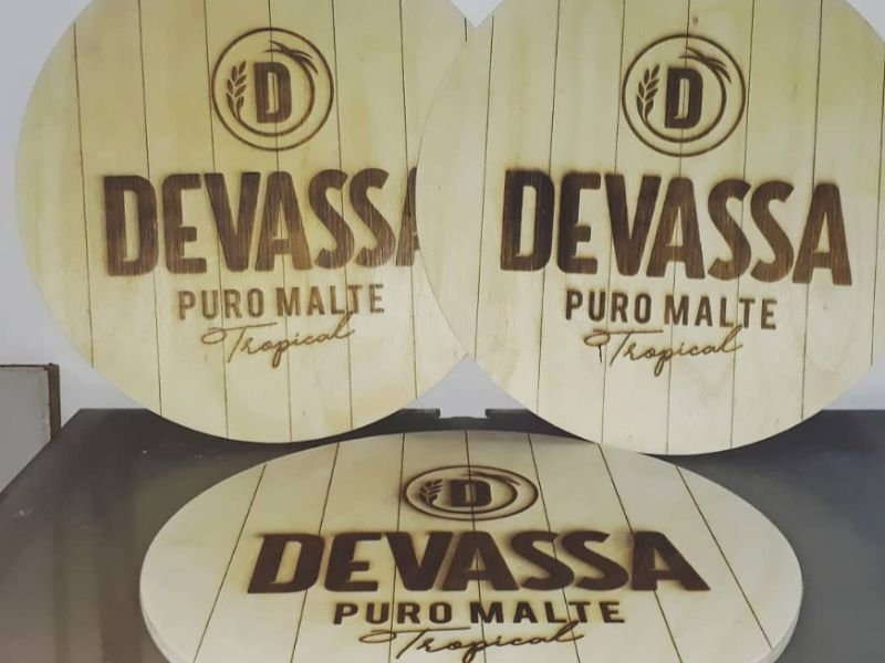 Gravação a laser em itens personalizados