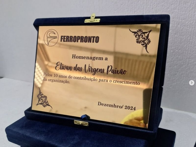 Gravação a laser em placa de homenagem