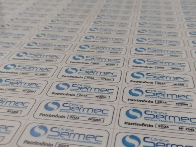 Placas de identificação gravadas a laser